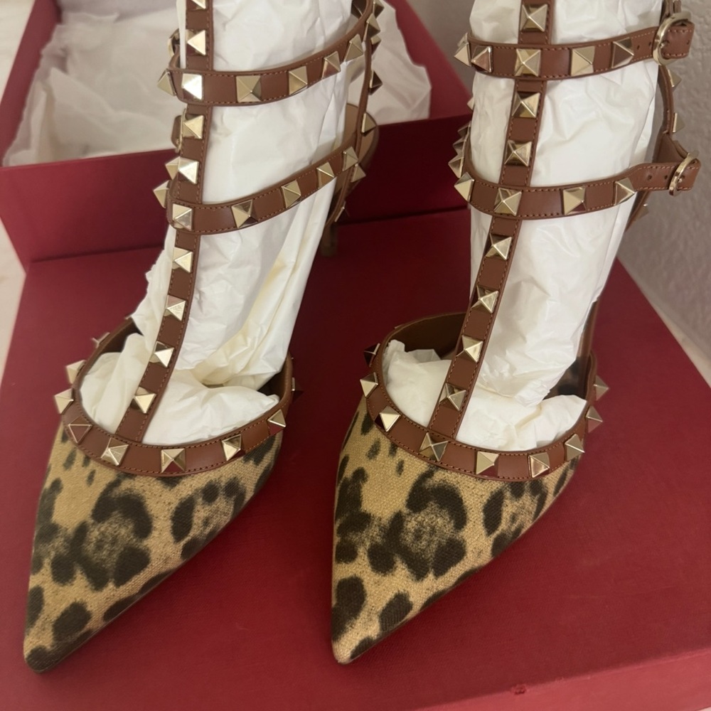 Valentino Rockstud leopard kitten heels 👠😍♥️
